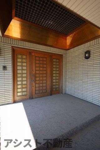 中間市中央売戸建ての玄関|明るい玄関です