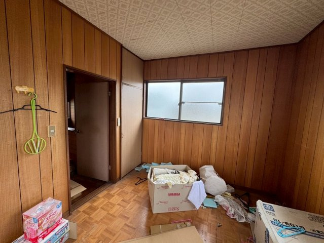 -三丁目不動産-　深谷市岡1丁目　昭和57年築の洋室