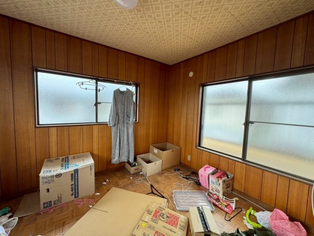 -三丁目不動産-　深谷市岡1丁目　昭和57年築の洋室