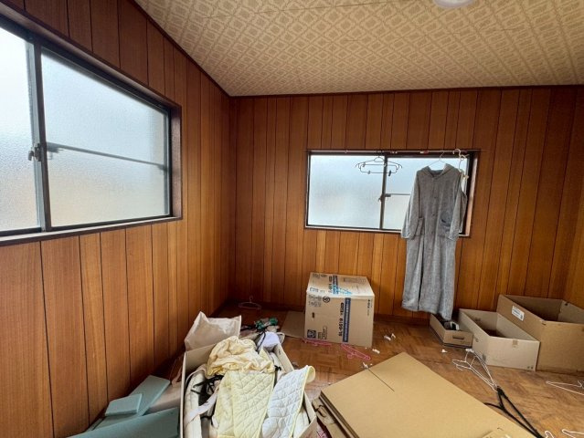 -三丁目不動産-　深谷市岡1丁目　昭和57年築の洋室