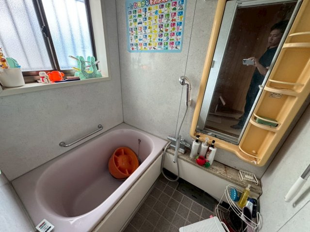 -三丁目不動産-　深谷市岡1丁目　昭和57年築の浴室