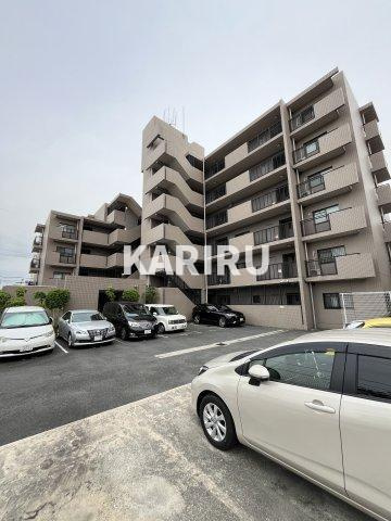 フレグランス鶴見の駐車場