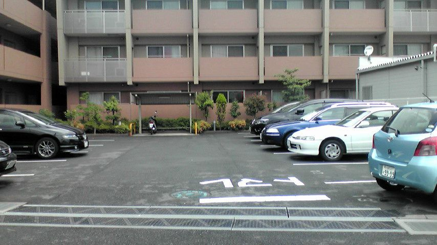 グランディールの駐車場