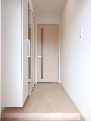 メゾン　サンマリノＢの玄関|ゆったりとした玄関です