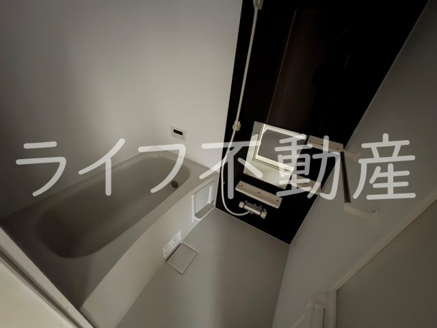 グラスハウスの浴室|落ち着いた空間のお風呂です
