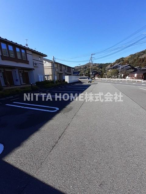 ウィズ・ユーＡの駐車場|敷地内に駐車場があります◎