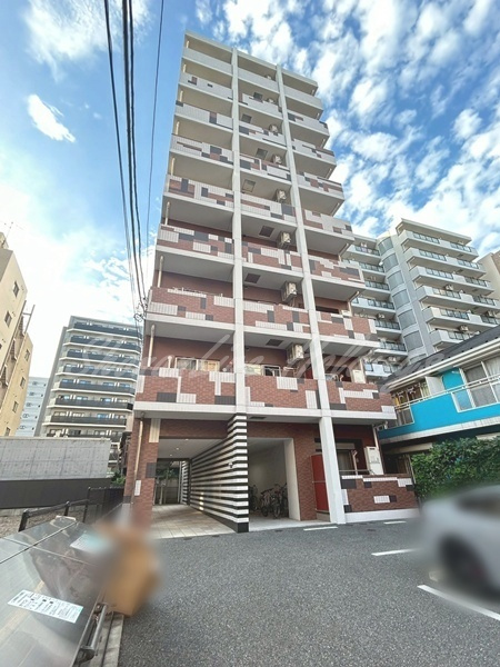 横浜市南区二葉町２丁目の賃貸マンションの外観