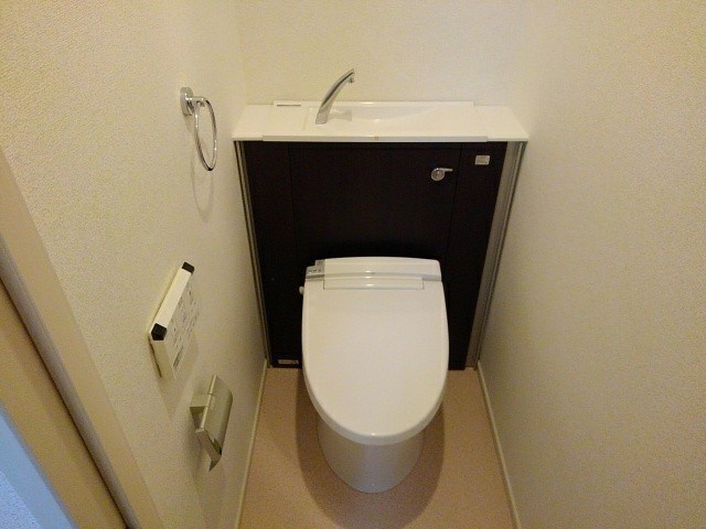 横浜市南区二葉町２丁目の賃貸マンションのトイレ