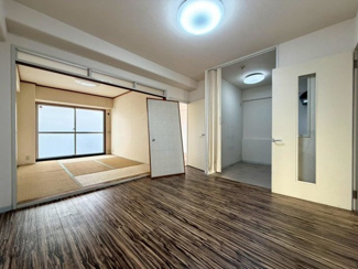 【居間・リビング】 | ネオコーポ北加賀屋 | お部屋の真ん中にダイニングキッチンがあるので、家族と顔を合わす時間が増えますね♪ 