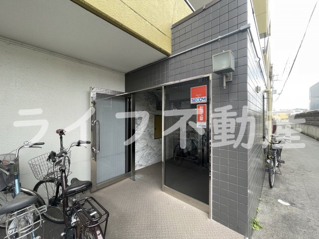 花園ルート66のエントランス|毎日通るエントランスはこのようになっています