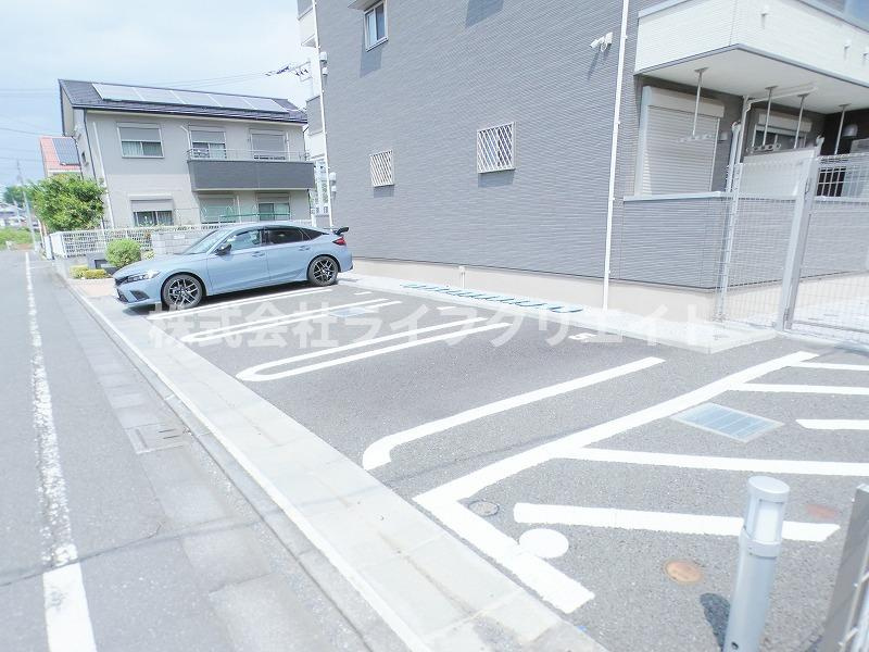 フルールの駐車場