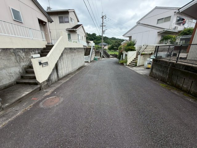 大分県別府市平道　カーポート付　2LDKの前面道路含む現地写真