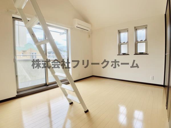 武蔵野市吉祥寺南町４丁目のアパートの居間・リビング