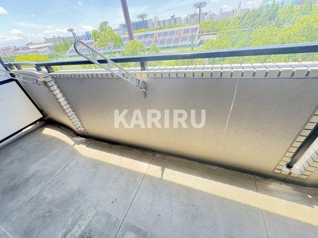 ロイヤル鶴見のバルコニー