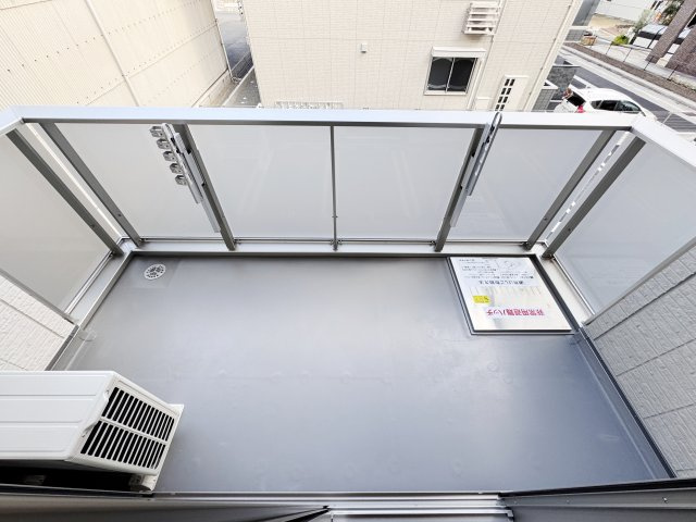 チェリーカーサ西原のバルコニー