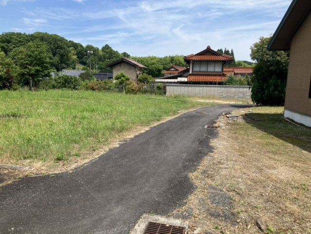 西伯郡南部町寺内　売土地の前面道路含む現地写真