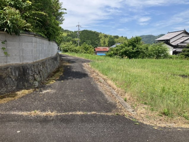 西伯郡南部町寺内　売土地の前面道路含む現地写真