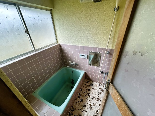 石川県金沢市若松町ツ 中古戸建　～金沢大までアクセス良好！自然に囲まれた環境～の浴室|日々の疲れを癒すお風呂付です
