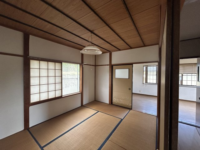 石川県金沢市若松町ツ 中古戸建　～金沢大までアクセス良好！自然に囲まれた環境～の和室|和室があると、家にあたたかい雰囲気が生まれます