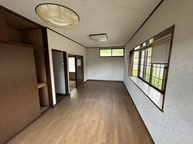 石川県金沢市若松町ツ 中古戸建　～金沢大までアクセス良好！自然に囲まれた環境～の洋室|使い勝手のいい洋室です