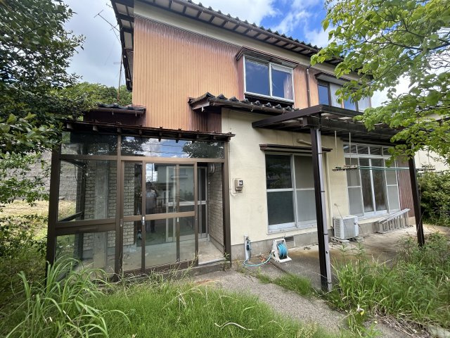 石川県金沢市若松町ツ 中古戸建　～金沢大までアクセス良好！自然に囲まれた環境～の玄関|玄関です