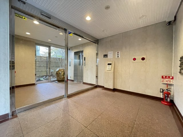 N・S FIVE東久留米のエントランス
