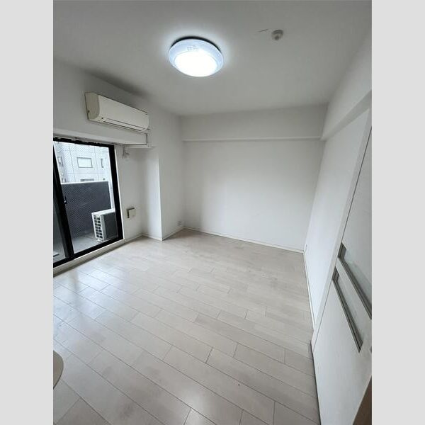 S-RESIDENCE新大阪駅前の居間・リビング