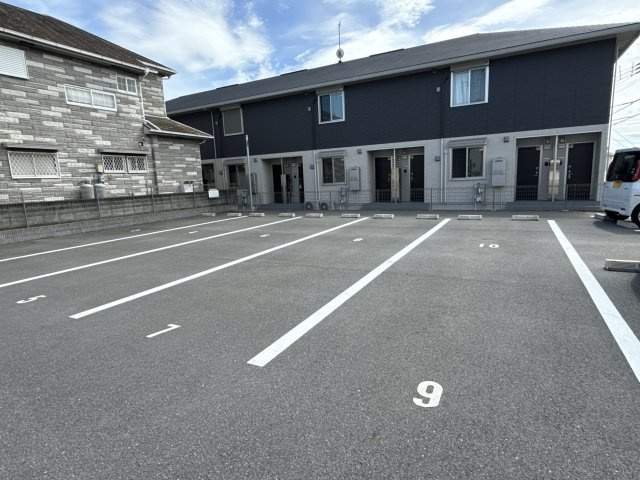 カーサ・フェリーチェ新在家の駐車場
