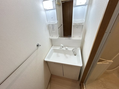 【洗面所】 | メゾネット松ノ内 | 広い洗面スペース