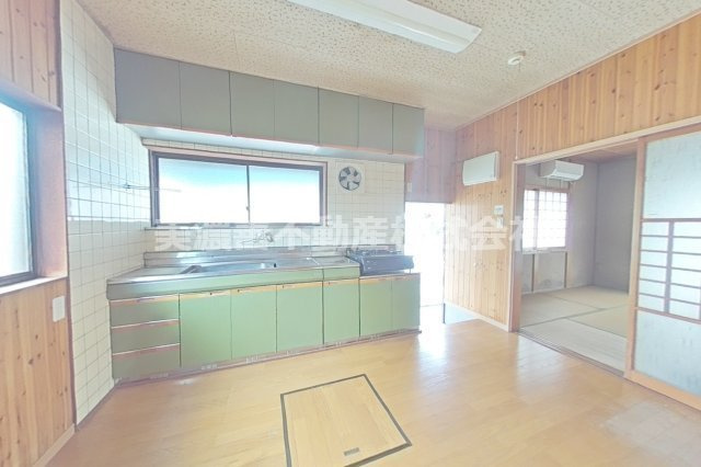 ６４４６４　岐阜市芥見影山２丁目中古戸建てのキッチン