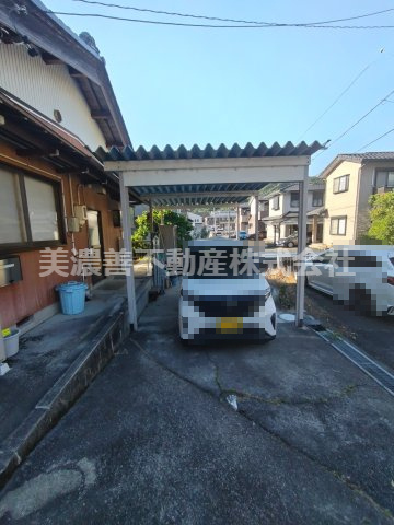 ６４４６４　岐阜市芥見影山２丁目中古戸建ての駐車場