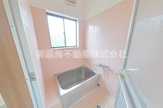 ６４４６４　岐阜市芥見影山２丁目中古戸建ての浴室