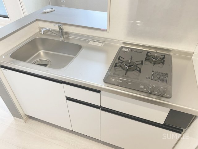 太陽と月の調和 ＬＵＮＡＲＥ元町のキッチン|2口ガスコンロのキッチンです！