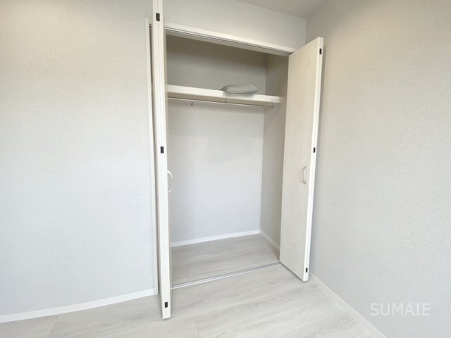 太陽と月の調和 ＬＵＮＡＲＥ元町の収納|上部まで収納できるクローゼット！