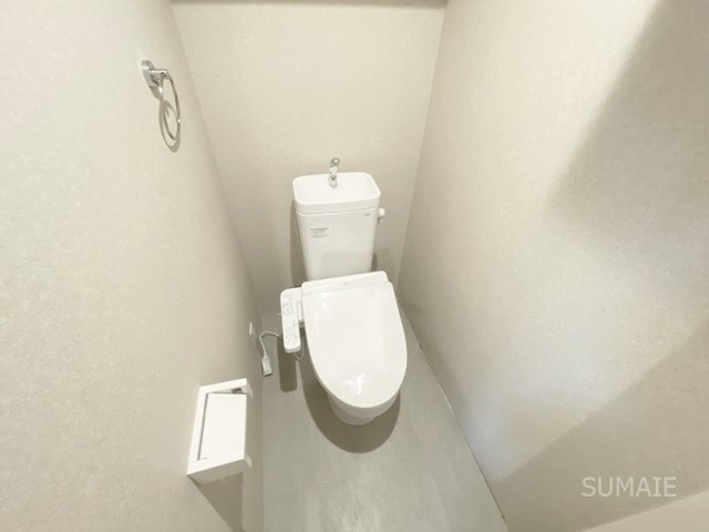 太陽と月の調和 ＬＵＮＡＲＥ元町のトイレ|洗浄便座付きのトイレです！