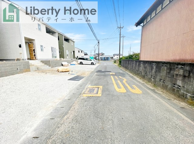 龍ケ崎市白羽第11　新築戸建　3号棟の前面道路含む現地写真