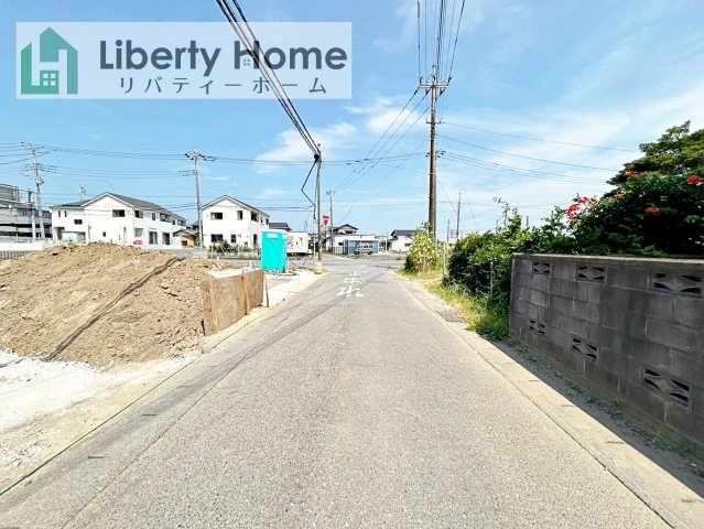 龍ケ崎市白羽第11　新築戸建　3号棟の前面道路含む現地写真