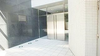 ルフィット神宮北参道のエントランス