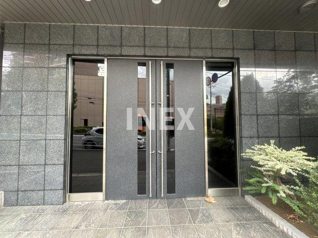 横浜市神奈川区沢渡の賃貸マンションのエントランス