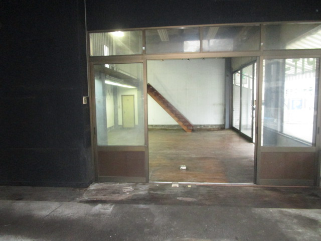 川崎市麻生区高石３丁目の倉庫
