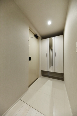 【玄関】 | ロイジェント銀座 | ※写真は同タイプ住戸です。