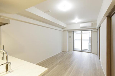 【居間・リビング】 | パークリュクス神田 | ※写真は同タイプ住戸です。