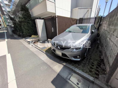 【駐車場】 | SUN RESIDENCE | 車をお持ちの方に嬉しい駐車場付きの物件です