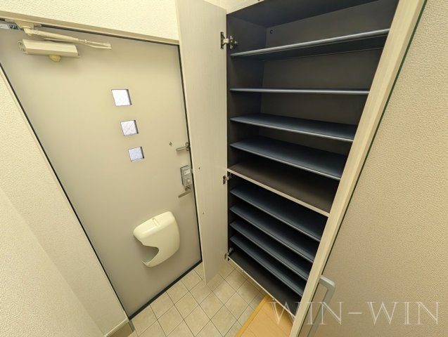 メゾンミニョンの玄関|イメージ（同建物内別部屋の写真です）
