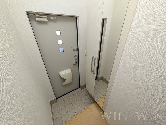 メゾンミニョンの玄関|イメージ（同建物内別部屋の写真です）