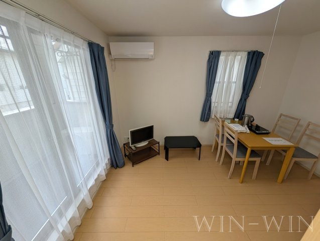 メゾンミニョンの居間・リビング|イメージ（同建物内別部屋の写真です）
