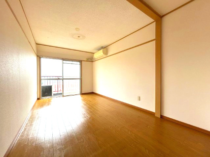荒井第一マンションの居間・リビング