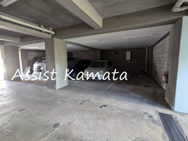 栗泉堂ビルの駐車場