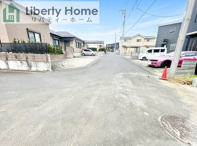 龍ケ崎市白羽第11　新築戸建　5号棟の前面道路含む現地写真