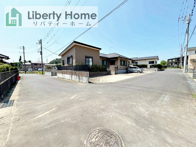 龍ケ崎市白羽第11　新築戸建　5号棟の前面道路含む現地写真